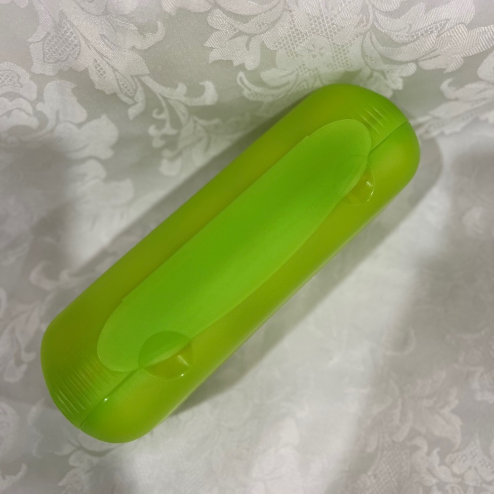 NEW (NIP) Tupperware Egg Storer Portable Case Hard-Shell Storage - Picture 5 of 10